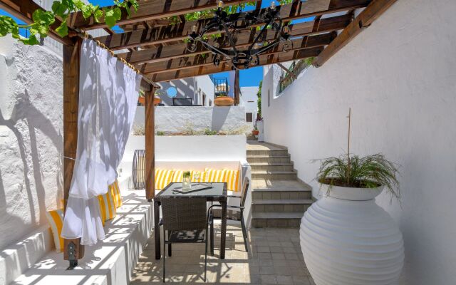 Maris Lindos, Suites and Apartments