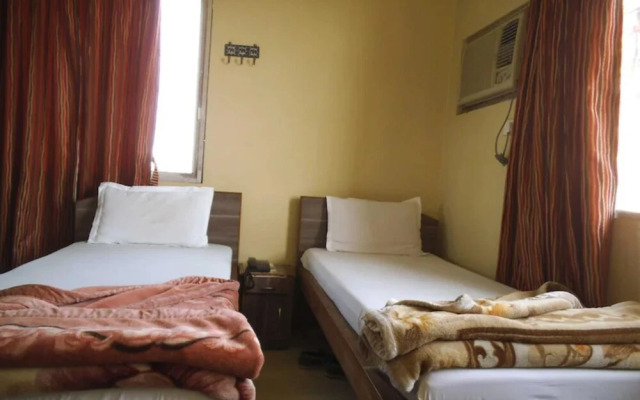 Goroomgo Central Guest House Agartala