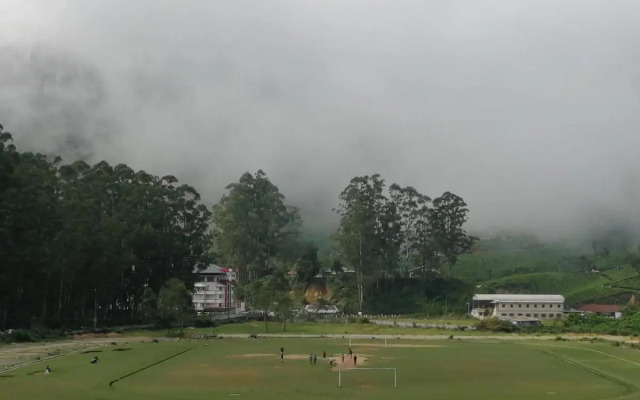 Oyo 24816 Munnar Days