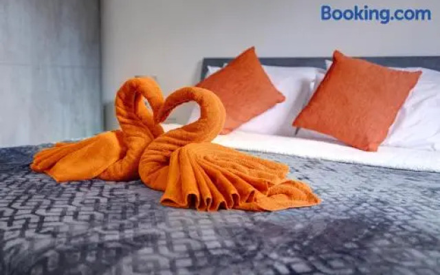 Modern Studio Central Location