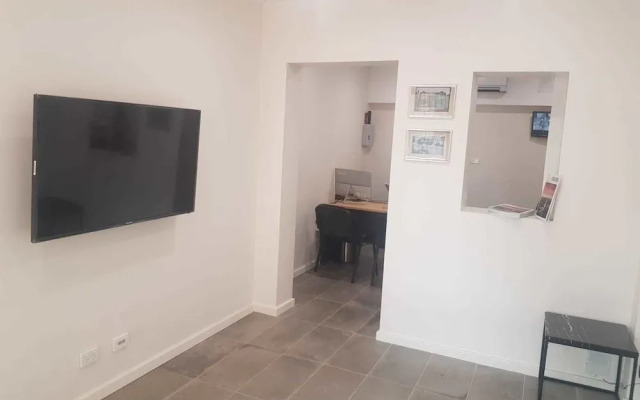 Carlton Suites