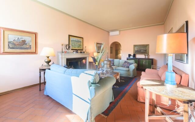 Ponte Vecchio 3 bedrooms by Mmega