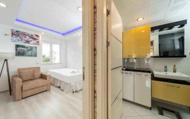 Stylish Duplex With Garden and Gazebo in Muratpasa
