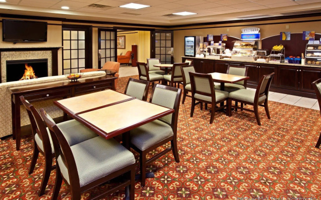 Holiday Inn Express Vincennes by IHG