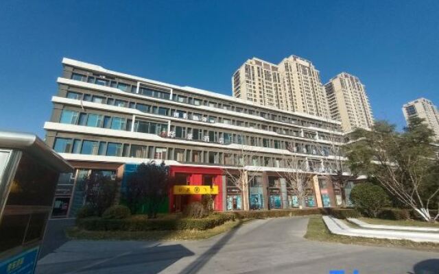 Huajing Hotel (Taiyuan South Railway Station Shanxi University Branch)