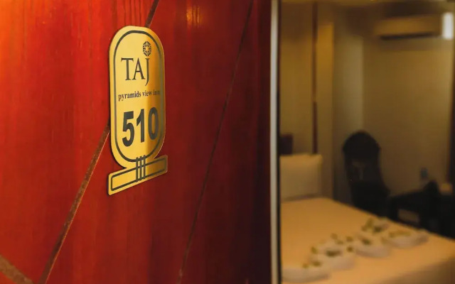 Taj pyramids view inn