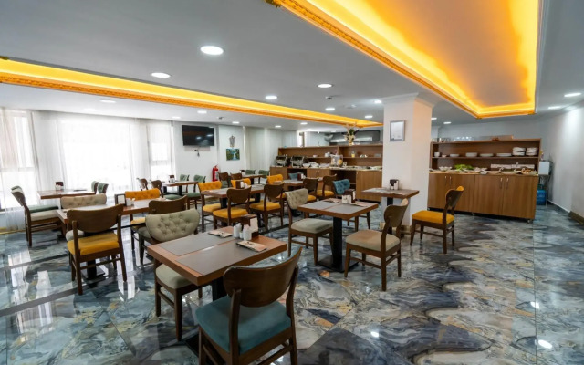 Piyes Otel