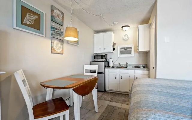 Beachfront Bliss Cozy Studio!