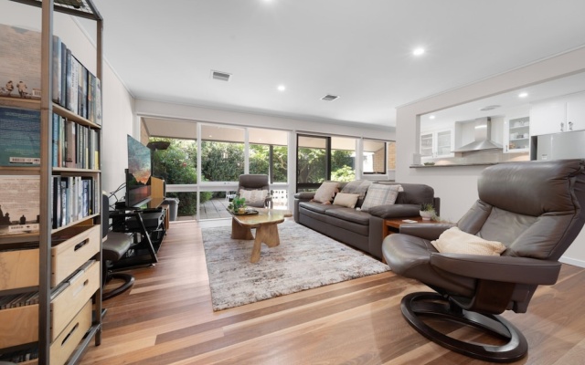 Gorgeous 2-bed Townhouse With Patio, BBQ & Parking – Guest Rooms – Kingston