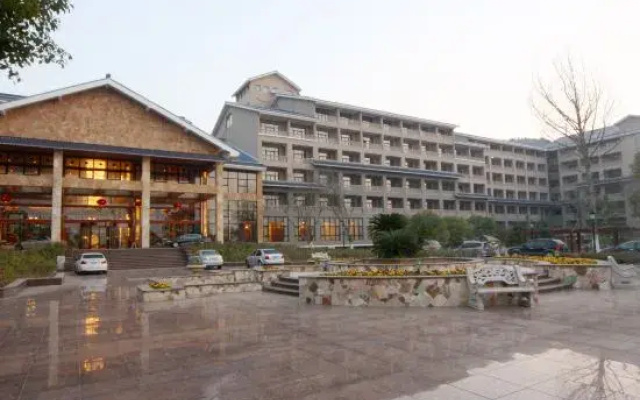 Donggu Lake Xiangshan New Century Hotel