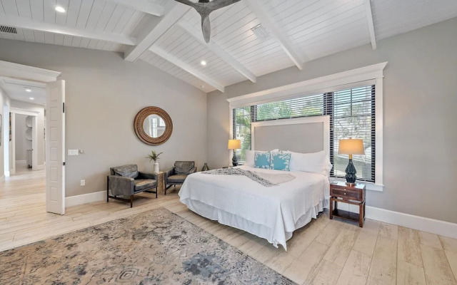 Dream Island 8 Bedroom Home