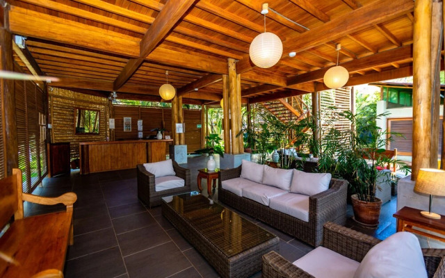 Bungalows & Suites Punta Camarón