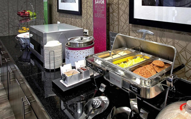 Hampton Inn & Suites Moore