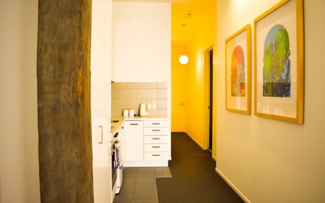 Light-filled 2 Bedroom Abode in Heart of the City