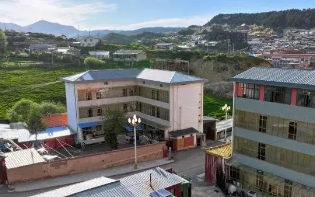 Luqu Hongshiya Holiday Hotel