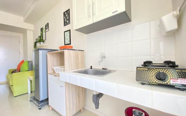 Modern Look 1Br Apartment At Parahyangan Residence Near Unpar