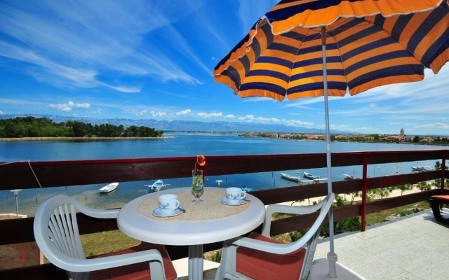 Apartment Ljilja - 10m from the sea with parking: A3 Nin, Zadar riviera