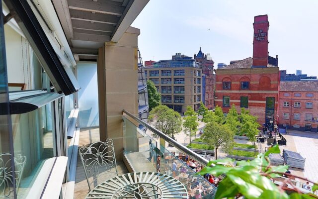 Live in Leeds Millenium Square Apartment