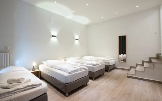 Comfortable Large Center Apartment