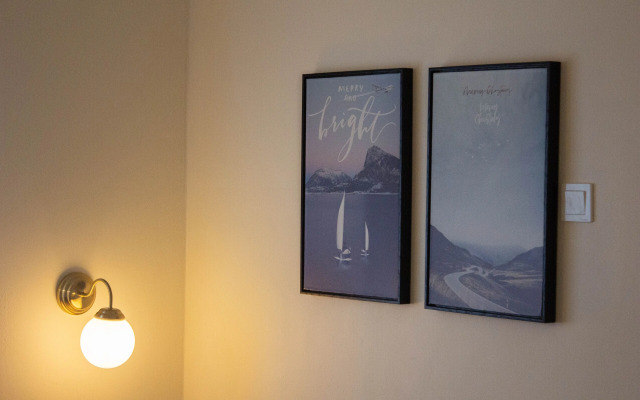 Aurora Court Blue Ocean & Floral 321