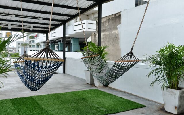 The Quarter Bangkok Poshtel & Coworking - Hostel