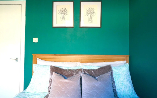 Comfortable Apartment in West End