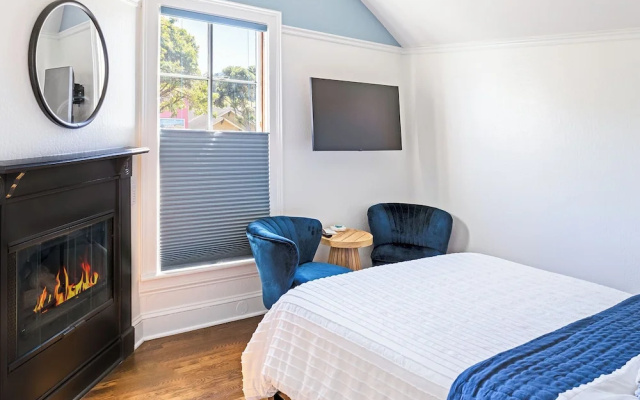 BytheSea Inn