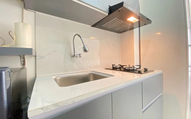 Comfort Studio With City View At Grand Asia Afrika Apartment – Bathroom – Bandung