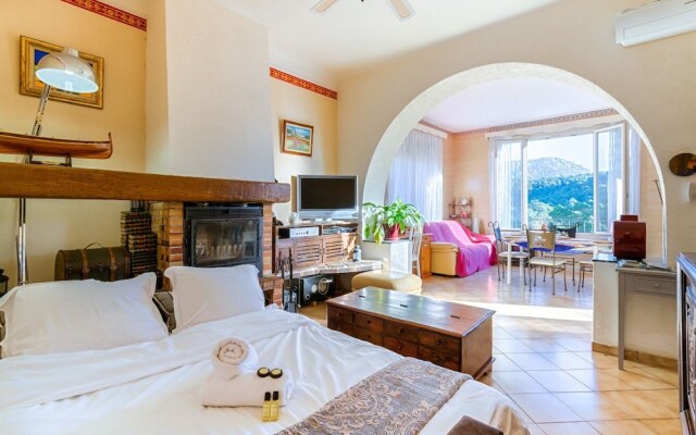 AC House With Garden and Terrace Calanques