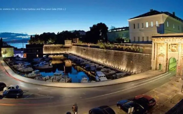 Reza Luxury Apartment