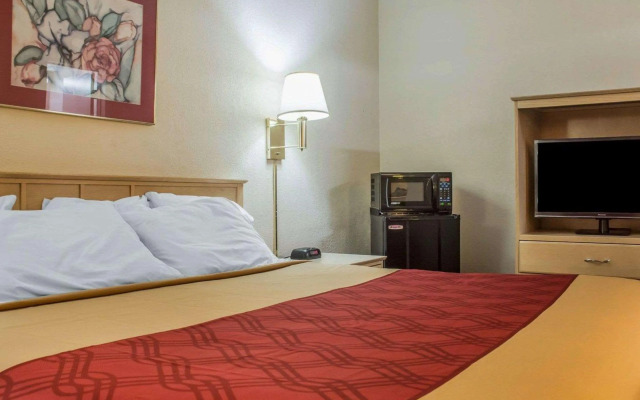 Econo Lodge Dewitt I-90