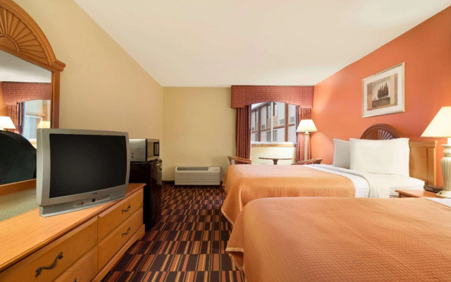 Travelodge by Wyndham Sturgis