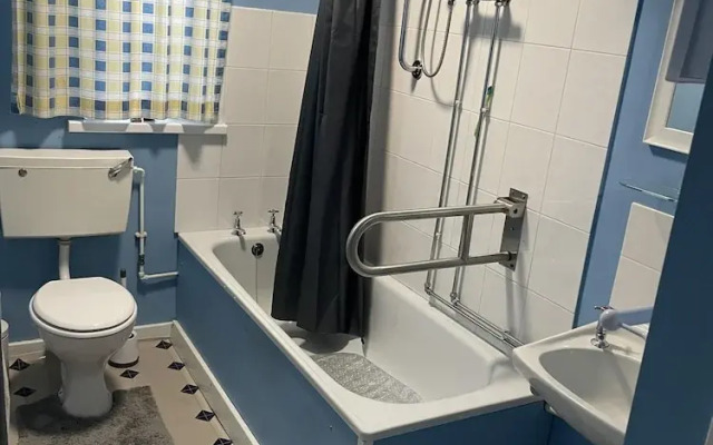 3 Bedroom House in Bradford