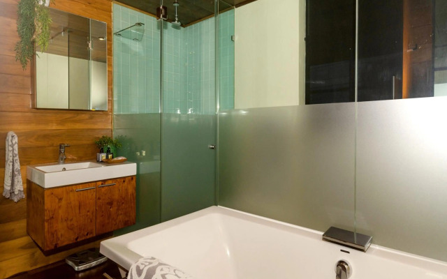 Quayside Waterfront Apartment