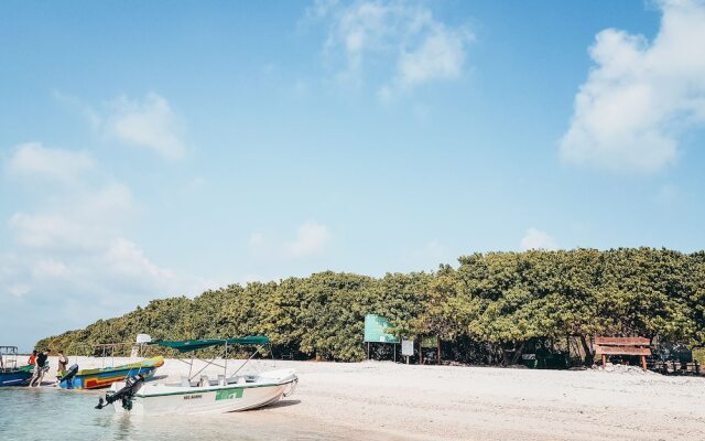 CASAMIA Oceanfront Condo Nilaveli