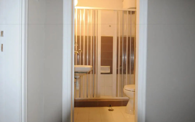 Kinetta Apartments