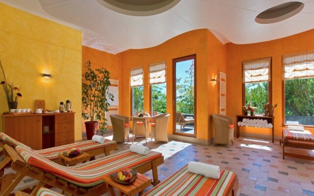 Park Lake Luxury Hotel