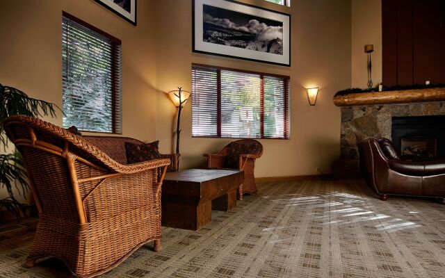 Squaw Valley Lodge