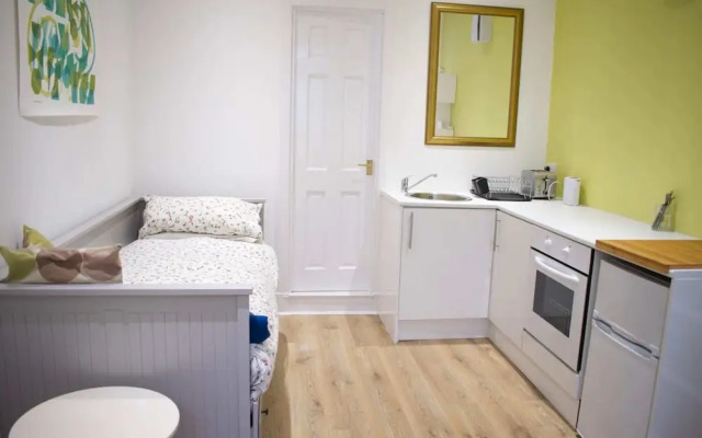 Comfortable Studio Apartment in Leith