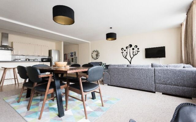 The Broadmead Jungle - Lovely & Central 3BDR Apartments	