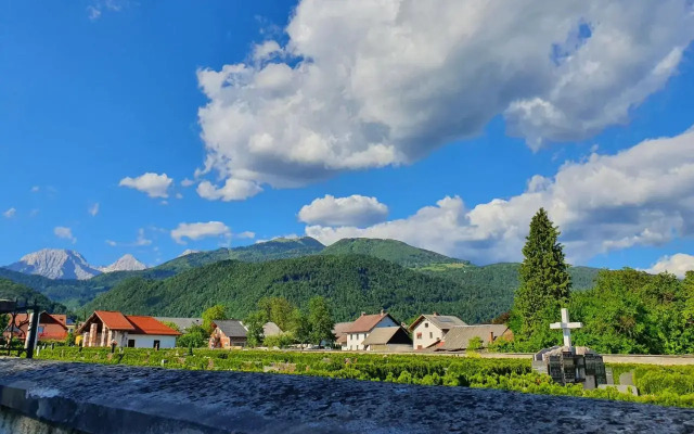 Veronica's place in the mountains