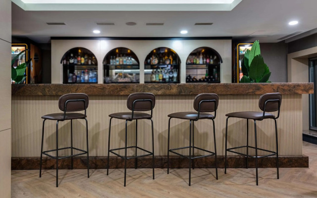 DoubleTree by Hilton Hotel Van