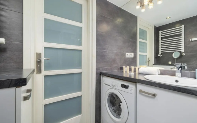 Cozy Apartment in the Center by Renters