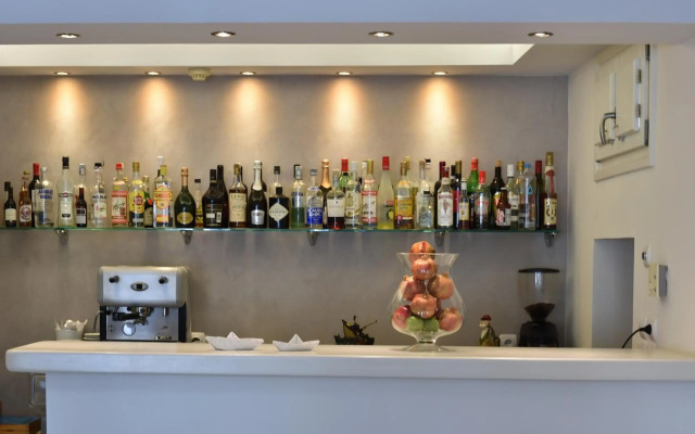 Alexandros Suites & Apartments