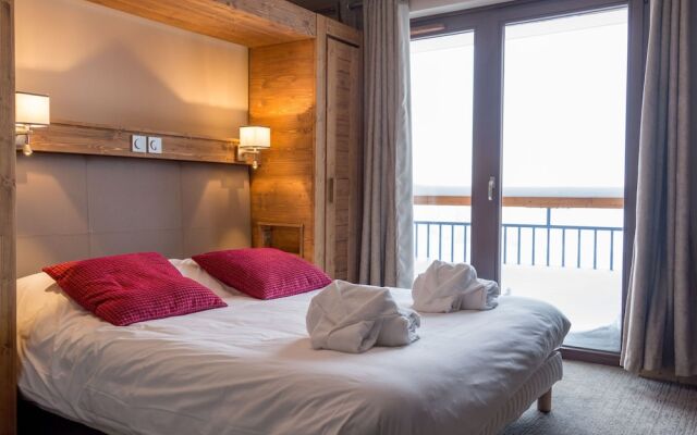 Luxury Apartment With a Balcony in the Lively Arc 2000