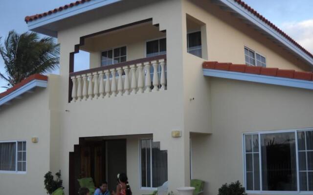 Santa Cruz Homestay Angochi House