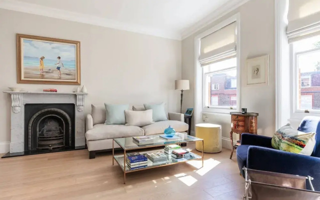 Egerton Gardens IX by Onefinestay