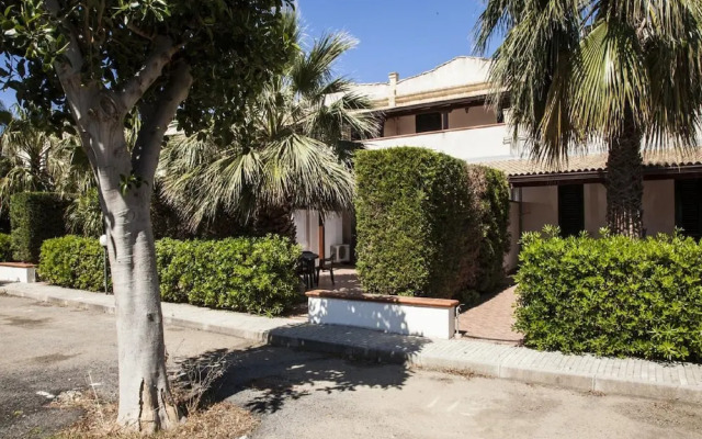 Spacious Aparyment in Campofelice di Roccella with Pool