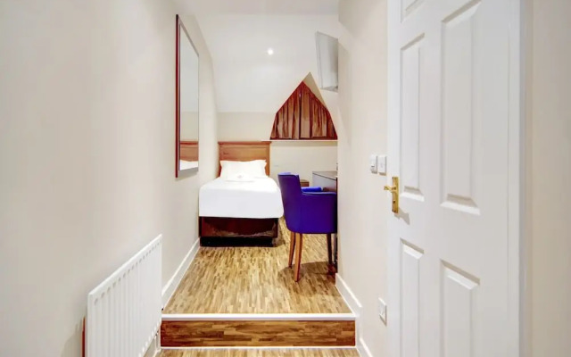 Gissons Hotel by OYO Rooms
