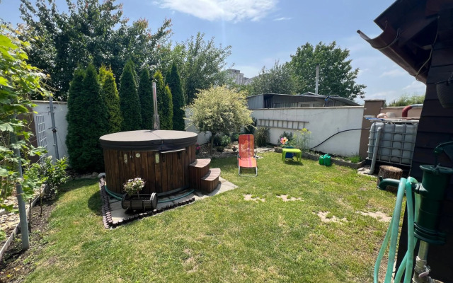 Priestranný dom v tichej časti mesta Levice.